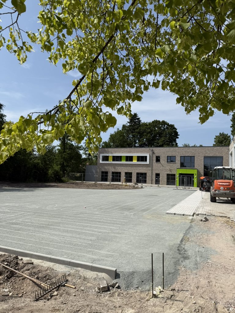 Überarbeitung der Außenanlage einer Schule/Schulplatz.